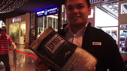 Manny Pacquiao in meet and greet with fans at Dubai Mall