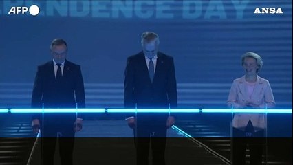 Von der Leyen: "I Baltici collegati alla rete elettrica Ue. Basta minacce dalla Russia"