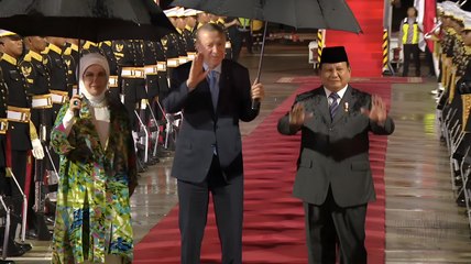 Momen Prabowo Sambut Hangat Erdogan di Halim : "Assalamualaikum, How Are You?"