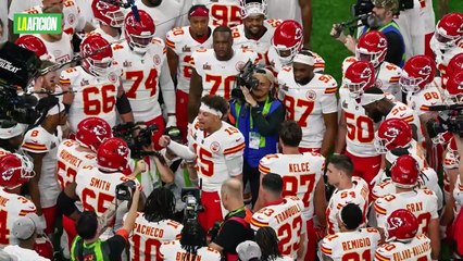 Captan a mujer picando un muñeco vudú de Patrick Mahomes en el Super Bowl 2025