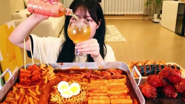 ASMR MUKBANG Fire spicy Tteokbokki, Fire Cheese Kimbap, Seasoned Chicken, Fried Dumplings.
