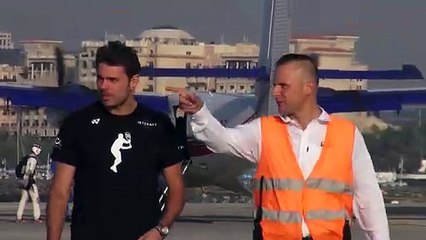 Stan Wawrinka glides across Dubai