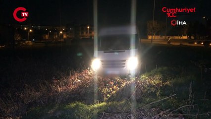 Polisten kaçarken kaza yaptı! Servis minibüsü tarlaya girdi 1 yaralı