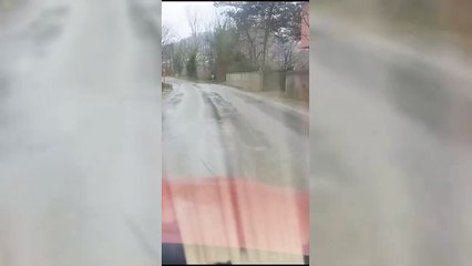 Sinop'ta yolda oluşan yarıklar endişe yaratıyor
