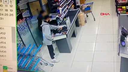 Soyduğu markete girmeden önce bıçağı kanlı gibi görünmesi için boyamış