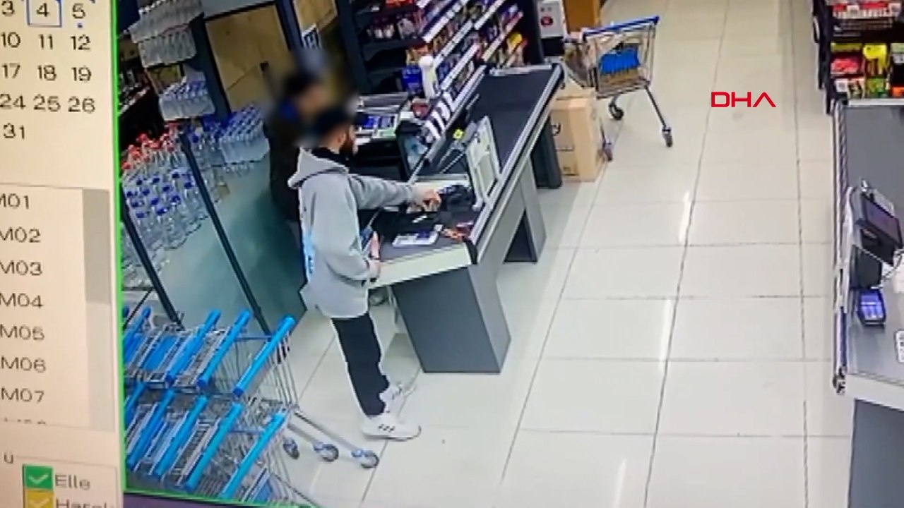 Soyduğu markete girmeden önce bıçağı kanlı gibi görünmesi için boyamış