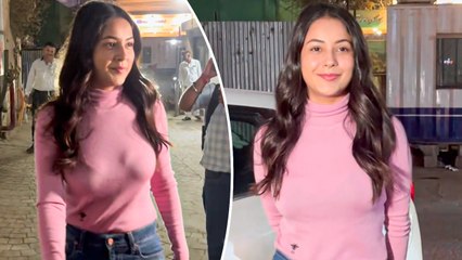 Shehnaaz Gill का पिंक हाई नेक आउटफिट में दिखा कमाल का लुक, पैप्स के साथ दिखी जबरदस्त केमिस्ट्री