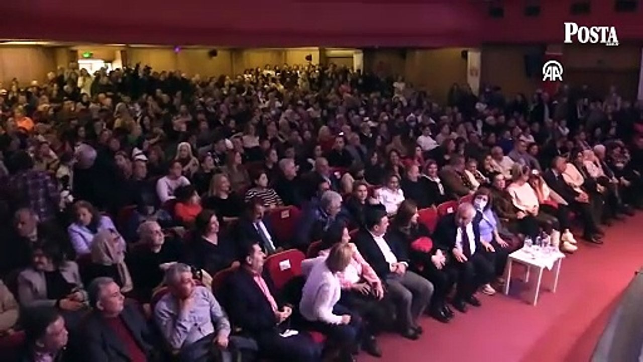 Ferdi Tayfur için anma töreni! Sevenleri 'Hatıran Yeter' şarkısını söyledi