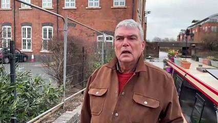 Marina residents anger after plant-lined walls replaced with 'prison style' fencing