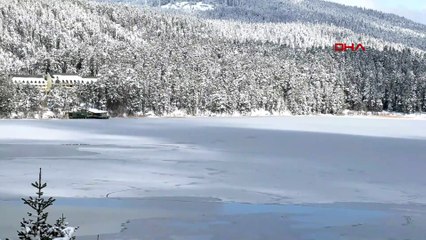 Doğa harikası göl buz tuttu: Bolu'dan muhteşem kış manzaraları