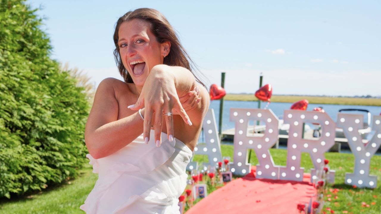 Boyfriend's Elaborate Scavenger Hunt Leads To Surprise Proposal | Happily TV