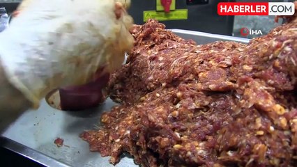 Siirt Sucuğu: Soğanla Lezzetlenen Koyun Eti İle Yapılıyor