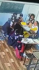 सिवनी में छात्राओं से पैर दबवाने वाली टीचर का वीडियो वायरल