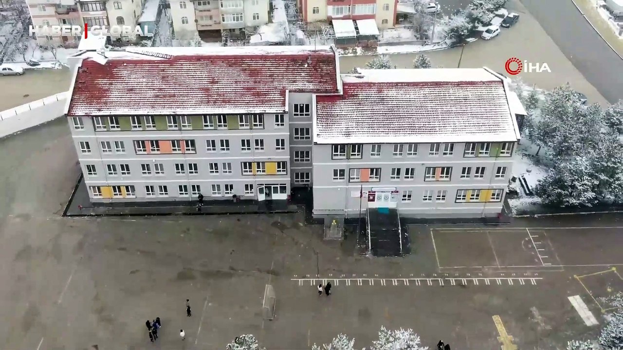 Kastamonu'da çocukların kar sevinci