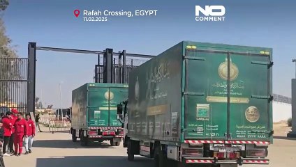 Des camions avec de l'aide pour la bande de Gaza traversent la frontière à Rafah