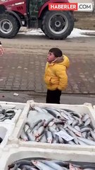 Balık alamadıkları için ağlayan çocuk! Neyse ki sonu güzel bitti