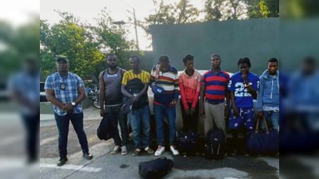 Retienen 27 haitianos indocumentados