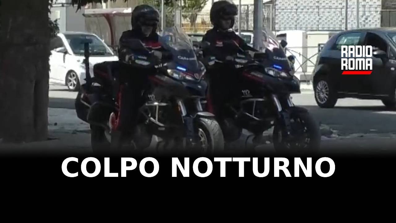 Furto in scuola, speronano i carabinieri e vengono arrestati