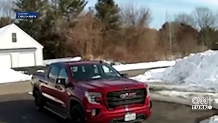 ABD’de uçak düştü, pilot yürüyerek çıktı