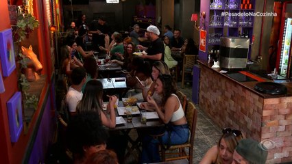 Equipe do Em Nome do Pai se perde com comandas, serve comida congelada e irrita Jacquin: “Difícil ver pior”