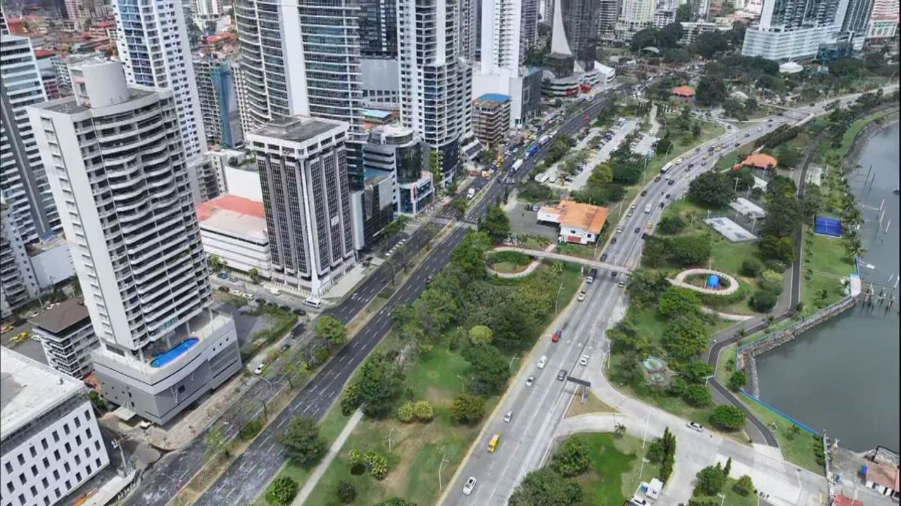 Activan operativo de desvíos en la Avenida Balboa por enfrentamientos
