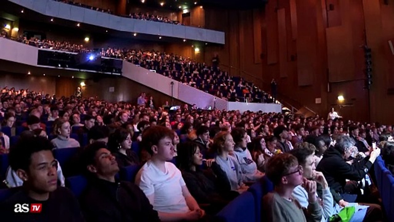 Erstwähler stellen sich der politischen Debatte vor der Bundestagswahl