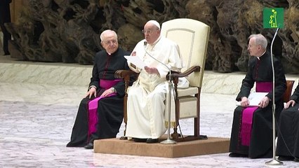 El papa Francisco, aún con bronquitis, pide a un sacerdote que lea su discurso