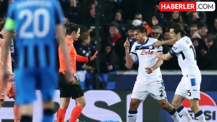 Teknik direktör sahayı terk etti: Tüm dünya son dakikada verdiği kararı tartışıyor