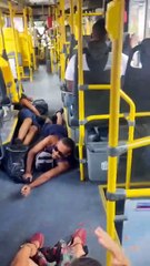 VÍDEO: Passageiros se jogam no chão de ônibus para se proteger de tiroteio no Subúrbio de Salvador
