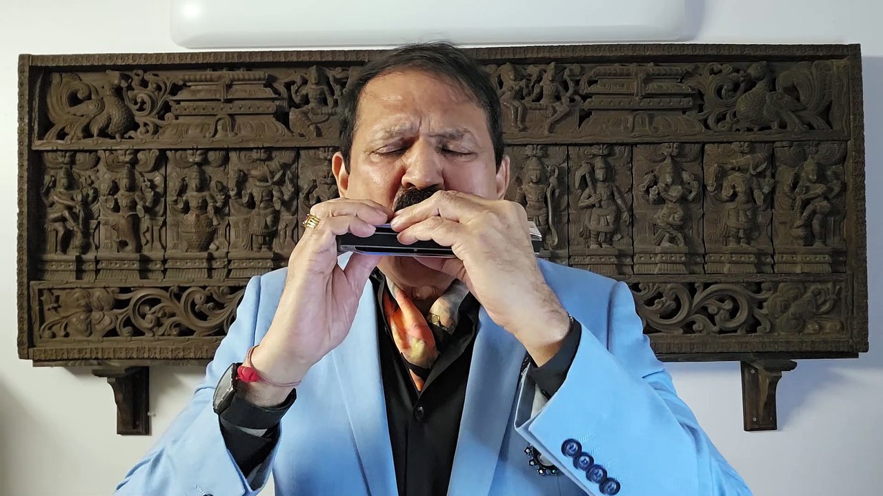 Aankhein Khuli Ho Ya Ho Band - Film Mohabbatein 2000 on Harmonica Live Performance by Mukund Kamdar