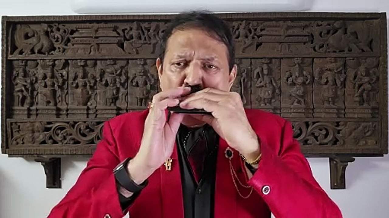 Gulabi Aankhen - Film The Train 1970 on Harmonica Live Performance by Mukund Kamdar-(2)