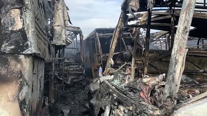 Incendio consume 24 camiones en Escobedo