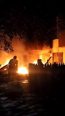 Incendian hombres armados casa en Juárez