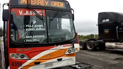 ¡Otra vez! Chocan autobús Intervía y ruta 150 Valle del Roble en Guadalupe