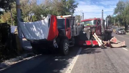 Provoca tráiler choque múltiple en el municipio de Santiago