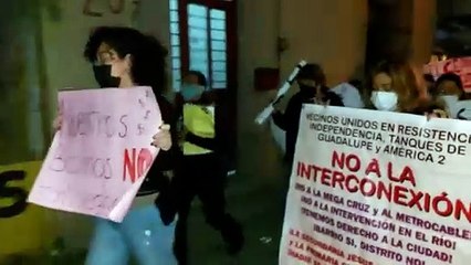 Protestan en la Independencia: piden quitar Memorial de la Misericordia