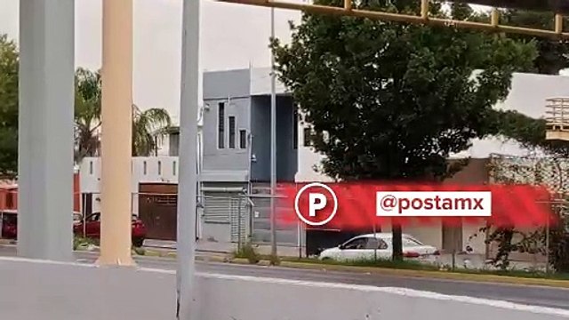 Captan a presuntos delincuentes ingresando a negocio en Monterrey