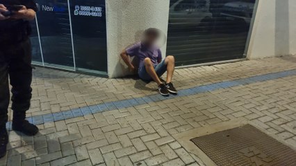 Homem bate garrafa contra rosto da filha de 12 anos e é preso