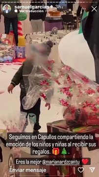 ¡Llegó Santa Claus a Capullos! Llevan Samuel y Mariana regalos y alegría a niños