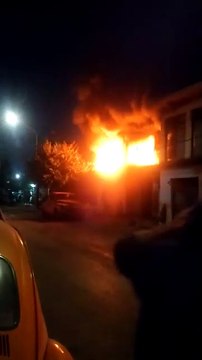 Incendio consume segunda planta de vivienda en la colonia Talleres de Monterrey