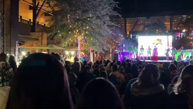 Viven una experiencia navideña en Pueblo Serena