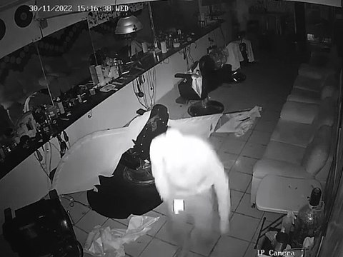 VIDEO: Captan robo a barber shop en San Nicolás