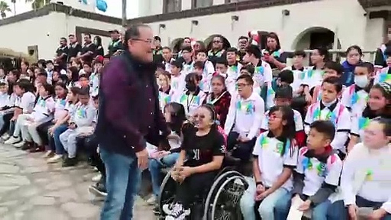 Entrega Andrés Mijes estímulos económicos a deportistas