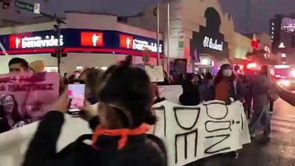 Toman mujeres calles de Monterrey para exigir un alto a la violencia