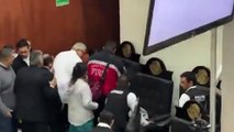 Se desmaya diputado en plena sesión de Congreso de Tamaulipas
