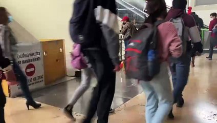 Mucho aumento, poco servicio en estaciones del Metro