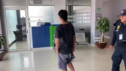 Policías de Escobedo auxilian a menor para regresar a su casa en Chihuahua