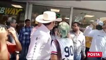 Samuel García y Patricio Lozano roban miradas en cabalgata de Monterrey