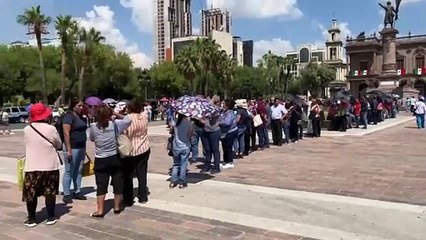 Realizan larga fila en Brigada de Testamentos Gratuitos