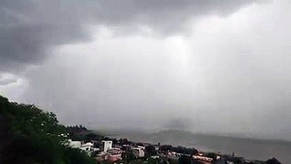 VIDEO: Sorprende cortina de lluvia sobre presa La Boca